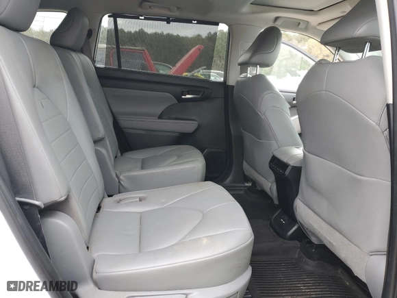 2021 Toyota Highlander XLE with VIN 5TDGZRBH1MS058326, listed as a Copart auction lot 49635535 with 41,193 mi miles and Salvage Title. Bid and sale history available at carsss.com. Image 11.