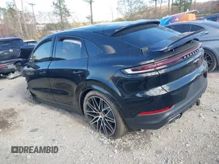 2024 Porsche Cayenne z VIN WP1BA2AYXRDA54884, wystawiony jako IAAI lot #41030563 z przebiegiem Nie podano mil oraz . Historia ofert i sprzedaży dostępna na DreamBid. Obrazek 3.