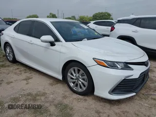 2024 Toyota Camry LE z VIN 4T1R11AK3RU223693, wystawiony jako IAAI lot #41920547 z przebiegiem Nie podano mil oraz . Historia ofert i sprzedaży dostępna na DreamBid. Obrazek 1.