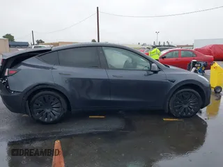 2024 Tesla Model Y Long Range with VIN 7SAYGDEE5RA241433, listed as a IAAI auction lot 41569277 with 7,490 mi miles. Bid and sale history available at carsss.com. Image 12.