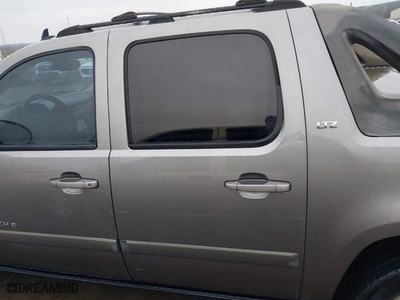 2007 Chevrolet Avalanche LT w/1LT with VIN 3GNEC12057G202104, listed as a IAAI auction lot 41527646 with 236,496 mi miles. Bid and sale history available at carsss.com. Image 14.