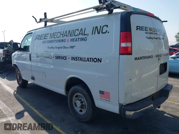 2018 Chevrolet Express Cargo with VIN 1GCWGAFP3J1343798, listed as a IAAI auction lot 40219592 with 121,288 mi miles and . Bid and sale history available at DreamBid. Image 3.