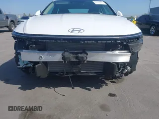 2024 Hyundai Sonata SEL z VIN KMHL14JA6RA426688, wystawiony jako IAAI lot #42290797 z przebiegiem 430 mil mil oraz . Historia ofert i sprzedaży dostępna na DreamBid. Obrazek 6.