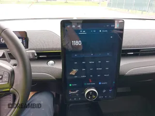 2024 Ford Mustang Mach-E Premium с VIN 3FMTK3SU7RMA32586, выставлен на аукционе IAAI как лот 42329356 с пробегом 5 090 миль миль и . История ставок и продаж доступна на DreamBid. Изображение 18.