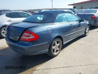 2004 Mercedes-Benz CLK 500 z VIN WDBTK75G04T005286, wystawiony jako IAAI lot #41523783 z przebiegiem 129 180 mil mil oraz . Historia ofert i sprzedaży dostępna na DreamBid. Obrazek 4.