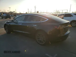 2019 Tesla Model 3 Mid Range z VIN 5YJ3E1EA8KF306096, wystawiony jako Copart lot #82712354 z przebiegiem 170 775 mil mil oraz Szkoda całkowita • Salvage title. Historia ofert i sprzedaży dostępna na DreamBid. Obrazek 2.