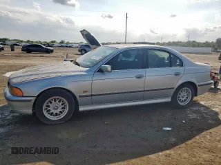 1998 BMW 5 Series 528i z VIN WBADD6323WGT91986, wystawiony jako Copart lot #57990025 z przebiegiem Nie podano mil oraz Czysty tytuł • Clean title. Historia ofert i sprzedaży dostępna na DreamBid. Obrazek 1.