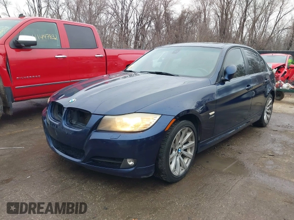 2011 BMW 3 Series 328i xDrive with VIN WBAPK7C58BF087877, listed as a IAAI auction lot 41250323 with 161,100 mi miles. Bid and sale history available at carsss.com. Image 17.