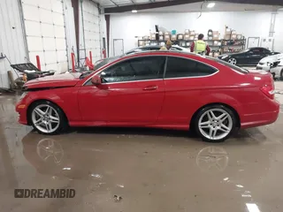 2013 Mercedes-Benz C 250 z VIN WDDGJ4HB4DG043607, wystawiony jako IAAI lot #41598783 z przebiegiem 96 031 mil mil oraz . Historia ofert i sprzedaży dostępna na DreamBid. Obrazek 15.