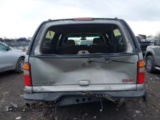 2002 GMC Yukon XL SLT with VIN 3GKFK16Z72G344251, listed as a IAAI auction lot 41644337 with 196,118 mi miles. Bid and sale history available at carsss.com. Image 6.
