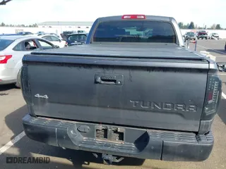2019 Toyota Tundra 4WD SR5 with VIN 5TFHY5F1XKX800565, listed as a IAAI auction lot 41885751 with 39,370 mi miles. Bid and sale history available at carsss.com. Image 17.