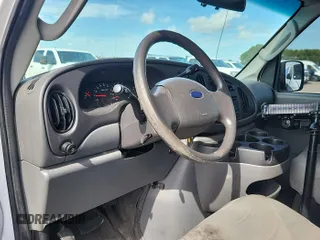 2008 Ford Econoline Cargo Commercial z VIN 1FTNE24L28DA83099, wystawiony jako IAAI lot #42530095 z przebiegiem 170 432 mil mil oraz . Historia ofert i sprzedaży dostępna na DreamBid. Obrazek 1.