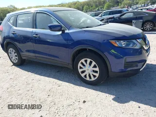 2017 Nissan Rogue S z VIN JN8AT2MT8HW138829, wystawiony jako IAAI lot #42240307 z przebiegiem 223 015 mil mil oraz . Historia ofert i sprzedaży dostępna na DreamBid. Obrazek 1.
