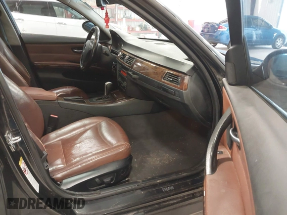 2006 BMW 3 Series 325i with VIN WBAVB13516KX42866, listed as a IAAI auction lot 42147981 with 194,693 mi miles. Bid and sale history available at carsss.com. Image 5.