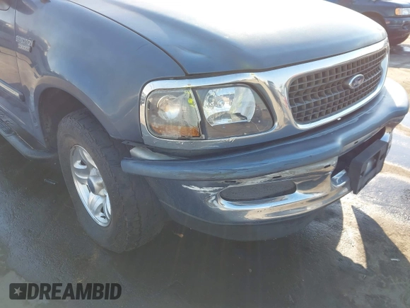 1998 Ford Expedition XLT with VIN 1FMRU1763WLB16405, listed as a IAAI auction lot 41311254 with 265,781 mi miles. Bid and sale history available at carsss.com. Image 6.