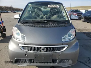 2013 Smart fortwo Passion z VIN WMEEJ9AA5DK673232, wystawiony jako Copart lot #51281035 z przebiegiem Nie podano mil oraz Tytuł czysty. Historia ofert i sprzedaży dostępna na DreamBid. Obrazek 5.