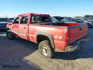 2006 Chevrolet Silverado 2500HD LT1 with VIN 1GCHK23D16F260761, listed as a IAAI auction lot 41360432 with 327,569 mi miles. Bid and sale history available at carsss.com. Image 3.