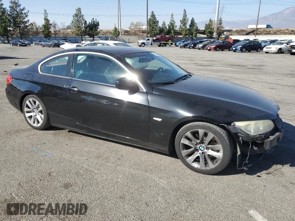 2011 BMW 3 Series 328i z VIN WBAKE5C54BE573498, wystawiony jako Copart lot #88062045 z przebiegiem 81 239 mil mil oraz Szkoda całkowita • Salvage title. Historia ofert i sprzedaży dostępna na DreamBid. Obrazek 4.