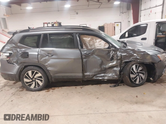 2024 Volkswagen Atlas SE with VIN 1V2KR2CA4RC559169, listed as a IAAI auction lot 41572821 with 25,998 mi miles and . Bid and sale history available at DreamBid. Image 14.