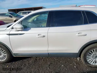 2019 Lincoln Nautilus Standard with VIN 2LMPJ8J93KBL19868, listed as a IAAI auction lot 41176714 with 87,324 mi miles. Bid and sale history available at carsss.com. Image 14.