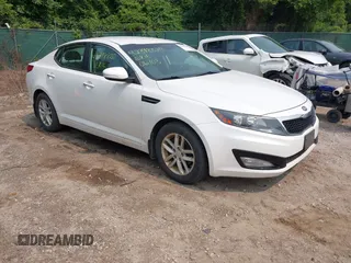 2013 Kia Optima LX z VIN KNAGM4A74D5307652, wystawiony jako IAAI lot #42398820 z przebiegiem 149 093 mil mil oraz . Historia ofert i sprzedaży dostępna na DreamBid. Obrazek 1.