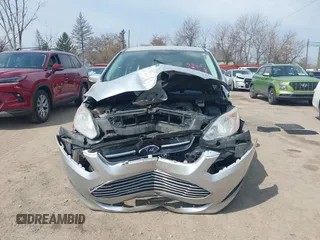 2017 Ford C-Max SE z VIN 1FADP5AU2HL111659, wystawiony jako IAAI lot #42029378 z przebiegiem Nie podano mil oraz . Historia ofert i sprzedaży dostępna na DreamBid. Obrazek 12.