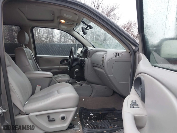 2005 Chevrolet TrailBlazer LT with VIN 1GNDT13S452319576, listed as a IAAI auction lot 41471422 with 266,346 mi miles. Bid and sale history available at carsss.com. Image 5.