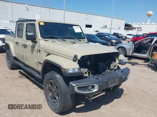 2020 Jeep Gladiator Sport S with VIN 1C6HJTAG1LL173646, listed as a IAAI auction lot 42008807 with Not Provided miles. Bid and sale history available at carsss.com. Image 1.