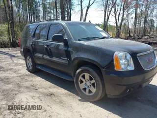2007 GMC Yukon SLT with VIN 1GKFC13017R255432, listed as a IAAI auction lot 41908225 with 243,059 mi miles. Bid and sale history available at carsss.com. Image 1.
