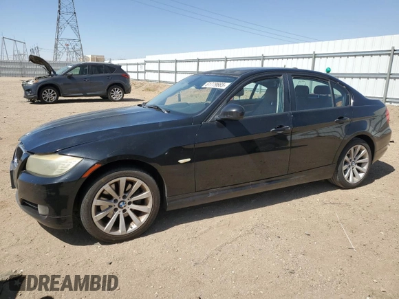 2011 BMW 3 Series 328i z VIN WBAPH5C53BA444981, wystawiony jako Copart lot #61779665 z przebiegiem 137 307 mil mil oraz Czysty tytuł • Clean title. Historia ofert i sprzedaży dostępna na DreamBid. Obrazek 1.
