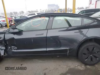 2024 Tesla Model 3 z VIN 5YJ3E1EA3RF737102, wystawiony jako IAAI lot #41562661 z przebiegiem 9 638 mil mil oraz . Historia ofert i sprzedaży dostępna na DreamBid. Obrazek 14.
