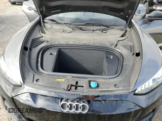 2022 Audi e-tron GT Prestige z VIN WAUEJBFW9N7004649, wystawiony jako Copart lot #45607895 z przebiegiem 29 616 mil mil oraz Szkody całkowita. Historia ofert i sprzedaży dostępna na DreamBid. Obrazek 11.