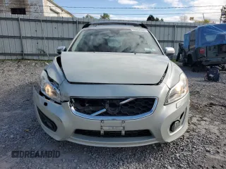 2011 Volvo C30 z VIN YV1672MK5B2193874, wystawiony jako Copart lot #74804384 z przebiegiem 204 997 mil mil oraz Szkody całkowita. Historia ofert i sprzedaży dostępna na DreamBid. Obrazek 5.