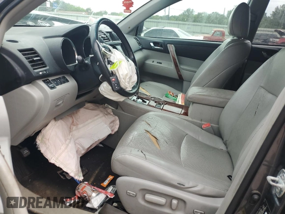 2012 Toyota Highlander Limited z VIN 5TDYK3EH4CS076738, wystawiony jako Copart lot #58552115 z przebiegiem 298 533 mil mil oraz Szkoda całkowita • Salvage title. Historia ofert i sprzedaży dostępna na DreamBid. Obrazek 7.