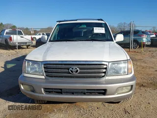 2005 Toyota Land Cruiser z VIN JTEHT05J952078683, wystawiony jako IAAI lot #41769150 z przebiegiem 299 737 mil mil oraz . Historia ofert i sprzedaży dostępna na DreamBid. Obrazek 12.