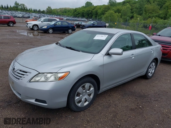 2007 Toyota Camry CE z VIN 4T1BE46K87U188131, wystawiony jako IAAI lot #42378672 z przebiegiem 274 966 mil mil oraz . Historia ofert i sprzedaży dostępna na DreamBid. Obrazek 2.