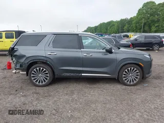 2024 Hyundai Palisade Calligraphy z VIN KM8R7DGE5RU806672, wystawiony jako IAAI lot #42119069 z przebiegiem 8 325 mil mil oraz . Historia ofert i sprzedaży dostępna na DreamBid. Obrazek 14.