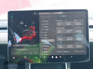 2020 Tesla Model 3 Standard Range Plus z VIN 5YJ3E1EA0LF611657, wystawiony jako IAAI lot #42046234 z przebiegiem 122 557 mil mil oraz . Historia ofert i sprzedaży dostępna na DreamBid. Obrazek 7.