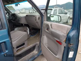 2000 Chevrolet Astro z VIN 1GNEL19W4YB140019, wystawiony jako IAAI lot #42234299 z przebiegiem 226 100 mil mil oraz . Historia ofert i sprzedaży dostępna na DreamBid. Obrazek 5.