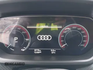 2024 Audi e-tron GT Premium Plus z VIN WAUFJBFW1R7000993, wystawiony jako IAAI lot #41483337 z przebiegiem 9 779 mil mil oraz . Historia ofert i sprzedaży dostępna na DreamBid. Obrazek 7.