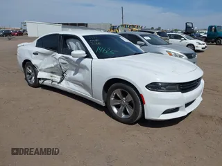 2015 Dodge Charger SXT z VIN 2C3CDXHGXFH751160, wystawiony jako IAAI lot #42225000 z przebiegiem 163 550 mil mil oraz . Historia ofert i sprzedaży dostępna na DreamBid. Obrazek 1.