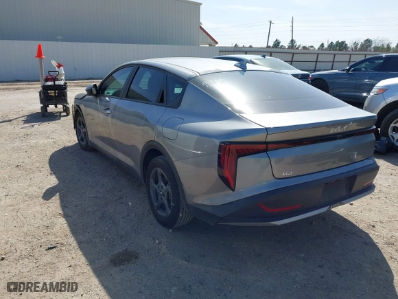 2025 Kia K4 LXS with VIN 3KPFT4DE6SE015837, listed as a IAAI auction lot 41817178 with 6,286 mi miles. Bid and sale history available at carsss.com. Image 3.