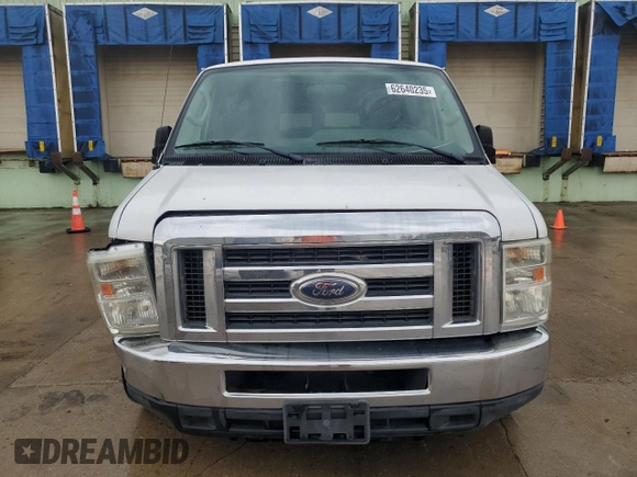 2012 Ford Econoline Passenger XL z VIN 1FBSS3BL5CDA38742, wystawiony jako Copart lot #62640235 z przebiegiem 97 890 mil mil oraz Szkoda całkowita • Salvage title. Historia ofert i sprzedaży dostępna na DreamBid. Obrazek 5.