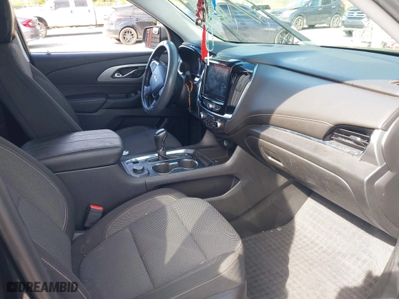 2018 Chevrolet Traverse LT Cloth with VIN 1GNEVGKW1JJ265935, listed as a IAAI auction lot 41425361 with 70,397 mi miles. Bid and sale history available at carsss.com. Image 5.