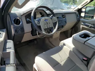 2008 Ford F-250 XL z VIN 1FTSX21518ED53470, wystawiony jako Copart lot #58700765 z przebiegiem 71 241 mil mil oraz Czysty tytuł • Clean title. Historia ofert i sprzedaży dostępna na DreamBid. Obrazek 8.