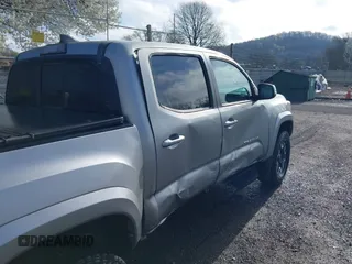 2016 Toyota Tacoma SR with VIN 3TMCZ5AN9GM001620, listed as a IAAI auction lot 41902924 with 117,462 mi miles. Bid and sale history available at carsss.com. Image 18.
