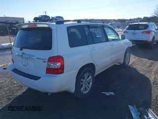 2006 Toyota Highlander Hybrid with VIN JTEEW21A960008237, listed as a IAAI auction lot 41411570 with 300,019 mi miles. Bid and sale history available at carsss.com. Image 4.