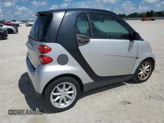 2009 Smart fortwo Pure z VIN WMEEJ31X69K280705, wystawiony jako Copart lot #73877374 z przebiegiem Nie podano mil oraz Nie do naprawy • Non repairable. Historia ofert i sprzedaży dostępna na DreamBid. Obrazek 3.