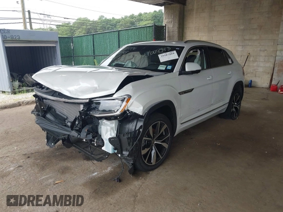 2024 Volkswagen Atlas SEL Premium R-Line with VIN 1V2FE2CA5RC229408, listed as a IAAI auction lot 39587804 with 341 mi miles and . Bid and sale history available at DreamBid. Image 18.