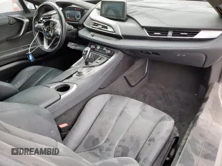 2016 BMW i8 z VIN WBY2Z2C57GV674904, wystawiony jako Copart lot #58387995 z przebiegiem 27 461 mil mil oraz Czysty tytuł • Clean title. Historia ofert i sprzedaży dostępna na DreamBid. Obrazek 8.